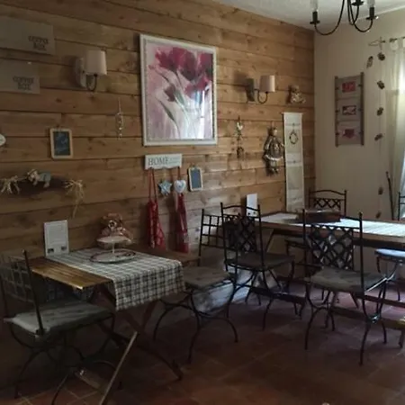 Les Olives Frühstückspension Florensac